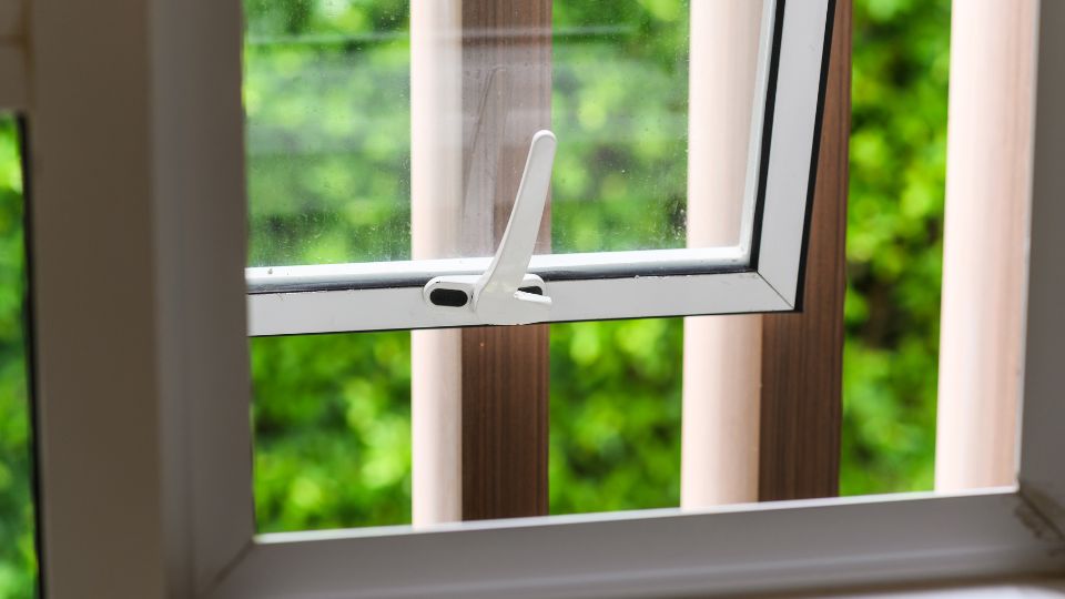 窓が閉まらない問題に関する疑問への回答