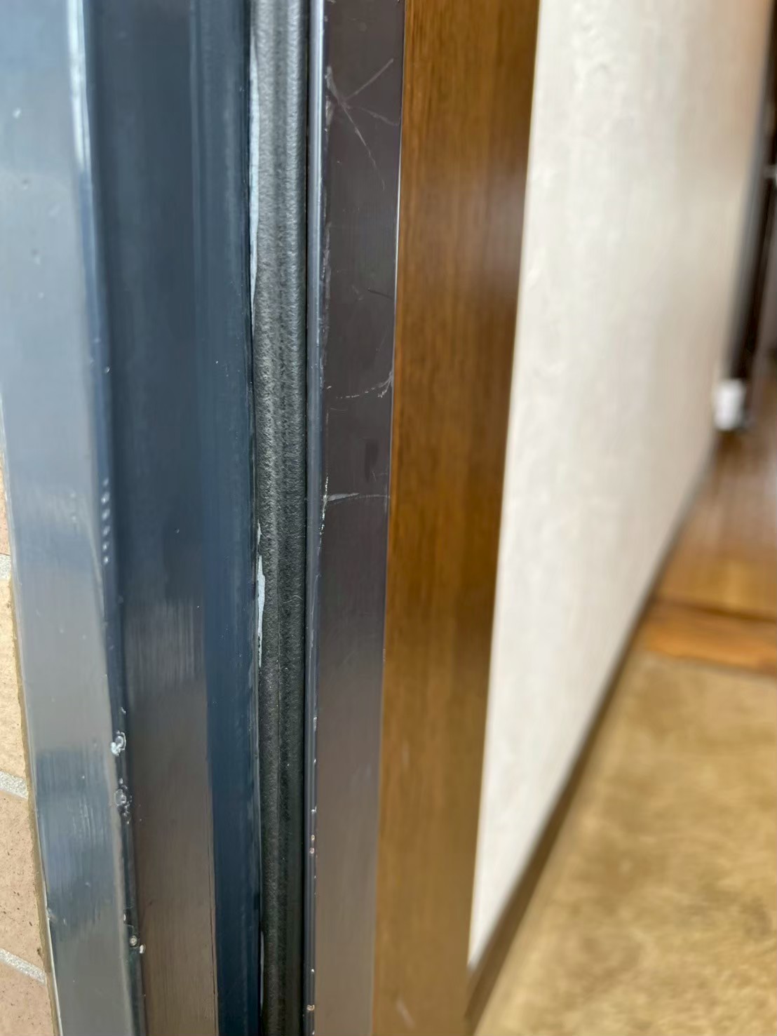 東京都葛飾区｜玄関ドアパッキン交換工事の施工事例