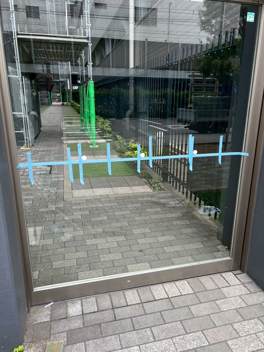 千葉県千葉市稲毛区｜自動ドアガラス交換工事（日本板硝子セキュオ30）の施工事例