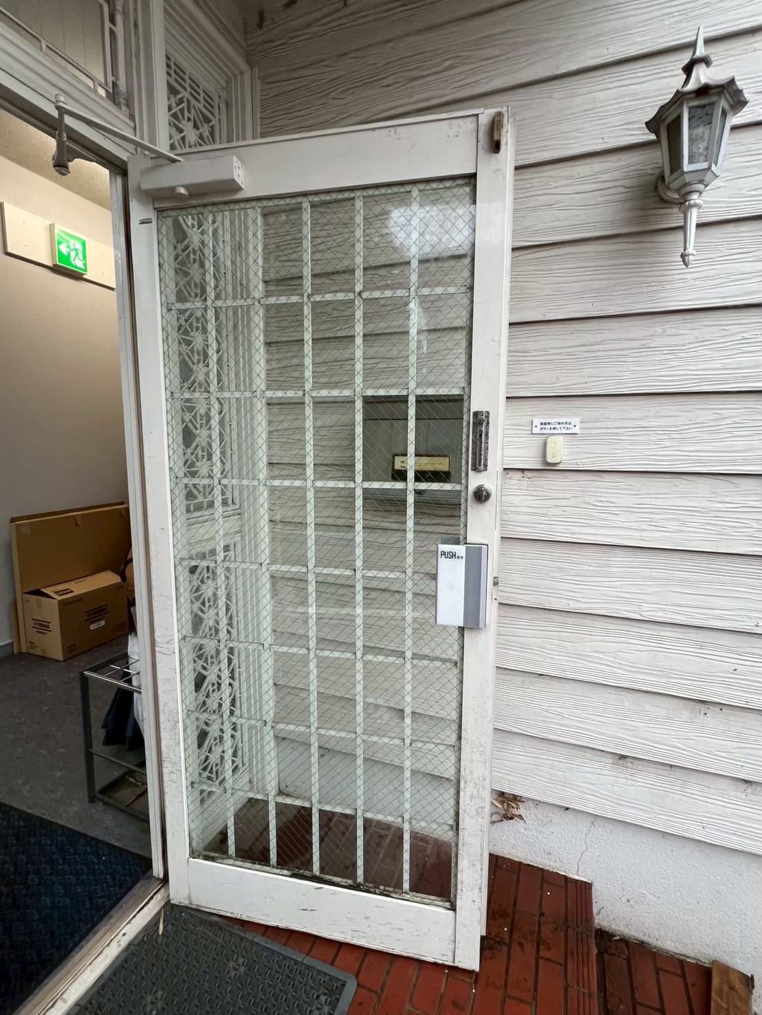 千葉県船橋市｜割れガラス交換工事（網入り透明ガラス・ひし形ワイヤー）の施工事例